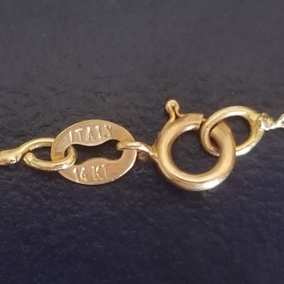 14K Gold Vintage Religious Cameo Pendant Necklace - Picture 10 of 14